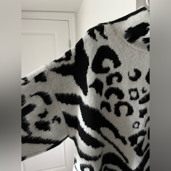 Topshop | NWT Oversized Animal Print Sweater | Size US 4-6 - Picture 5 of 9